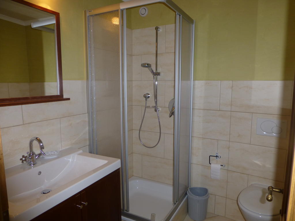 Apart Raetia Apartman Pfunds Szoba fotó
